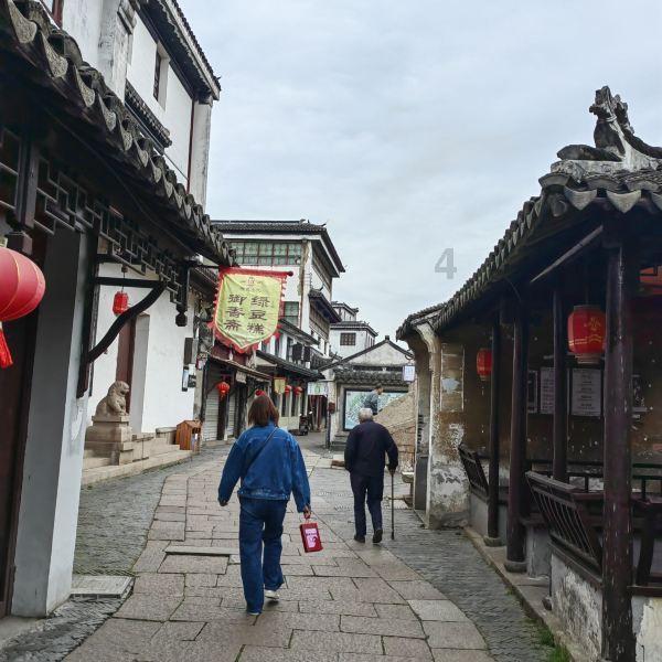 空袭敌营